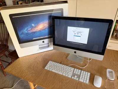 Computadora de escritorio Apple iMac (disco duro de 500 GB, Intel Core i5 2,50 GHz 6 GB) - plateada (mediados de 2011) Foto 1 de 4