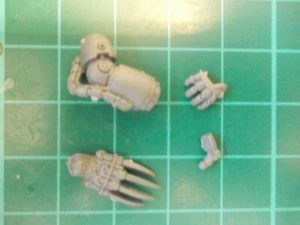 Horus Hersey - Space Marine Legion Power Fist / Claw - 30k / 40k bits - Picture 1 of 1