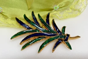 Vintage Brooch Angel Palm Leaf Enamel Gold Metal Blue Green 17.30g - Picture 1 of 7