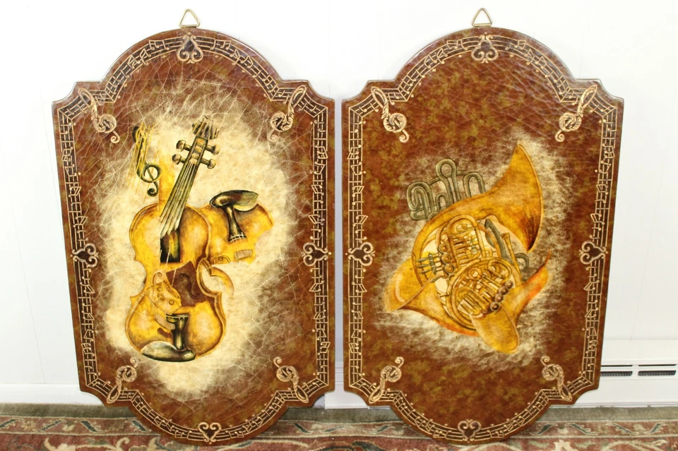 Par de placas de yeso pintadas a mano de 36" por Sarreid Ltd. Violín, corno francés, musical Foto 1 de 4