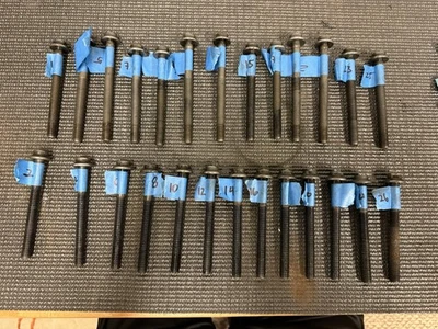 98-99 OM606 E300TD TURBO MERCEDES-BENZ OEM PERNOS DE CABEZA - USADOS PERO DENTRO DE LAS ESPECIFICACIONES Foto 1 de 2