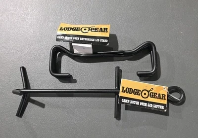 Juego de 2 soportes y elevadores con tapa reversible para horno holandés Lodge Gear Camp - metal negro Foto 1 de 4