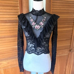 Dolls Kill Garden Goth Gothic Victorian Rose Thorn Black Lace Ruffle Top XS - Bild 1 von 8