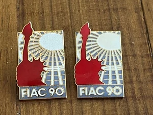 2 PINS PIN FIAC 90 STATUE LIBERTE  d'art contemporain DORE ET ARGENT - Picture 1 of 1