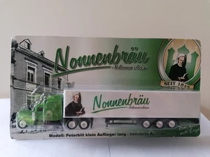 Mini camión publicitario Nonnenbräu, Peterbilt SZ Schwarzbier 1:87 en embalaje original - Imagen 1 de 8