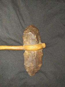 Sehr alter Tomahawk mit gemeißeltem Kantenstein gefasst in Tibia Knochen - Bild 1 von 19