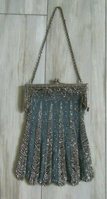 Antiguo monedero con cuentas cuentas de vidrio con marco de plata ornamentado Foto 1 de 4