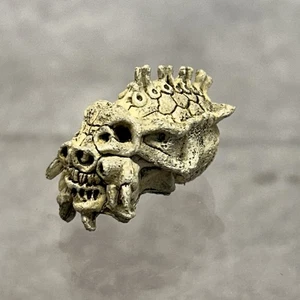 Predator 2 Trophy Wall Skull Spare Part Approx. 1  1/4" L -See pictures - Picture 1 of 9