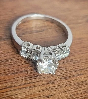 Anillo de compromiso Estate DIAMONIQUE de oro blanco de 14 k y circonita cúbica de 1,15 tcw talla 7,5 - 3,4 g. Foto 1 de 4