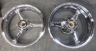 JUEGO DE RUEDAS SUZUKI GSXR 600 + 750 06/07 CROMADAS DE FÁBRICA - COMPRA DIRECTA Foto 1 de 4