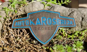 VINTAGE AUTOMOBIL AUTOKAROSSERIE EMBLEM / ABZEICHEN # AUTOKAROSSERIJA ZAGREB KROATIA - Bild 1 von 2