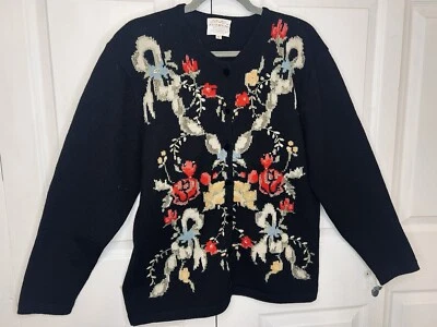 Женский БОЛЬШОЙ шерстяной свитер-кардиган с ручной вышивкой Susan Bristol с черным цветочным узором - Изображение 1 из 4