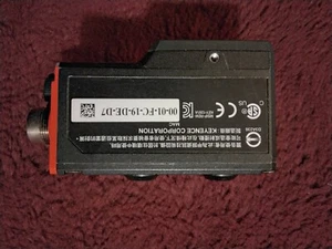 Lector de códigos de enfoque automático KEYENCE SR-1000 - Imagen 1 de 4