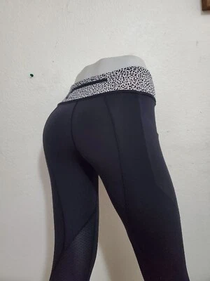 LULULEMON MUJER NEGRO BLANCO CAPRI 3/4 LEGGINGS TALLA (4) ENTRENAMIENTO  Foto 1 de 4
