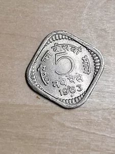 India 5 paise coin, 1963 M. KM# 16, copper-nickel. Ashoka lion capital. Square. - Picture 1 of 4