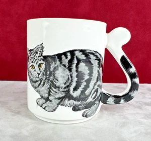 Taza de café caprichosa de colección con mango de cola gris a rayas gato atigrado hecha en Japón - Imagen 1 de 5