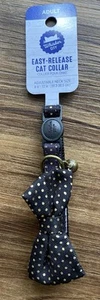 Whisker City schwarz und gold gepunktetes Katzenhalsband für Erwachsene mit Schleife | einfaches Lösen - Bild 1 von 1