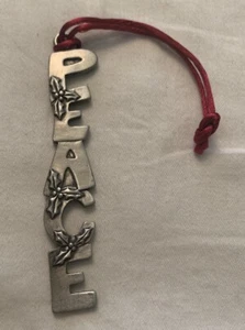 Vintage Pewter Peace Christmas Tree Ornament Letters Decorated With Holly - Bild 1 von 3