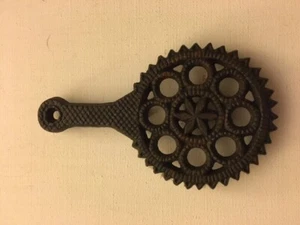 Wilton Cast Iron Trivet Salesman's Sample (?), 4.75"  D1 - Picture 1 of 2