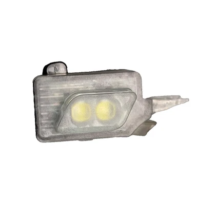 Luz de cortesía para puerta de pasajero delantera o trasera Audi A5 Quattro 2018-2024 OEM Foto 1 de 4