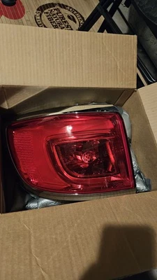 Conjunto de luz trasera izquierda Buick Enclave 2013-2017 - GM genuino 23507295 Foto 1 de 4