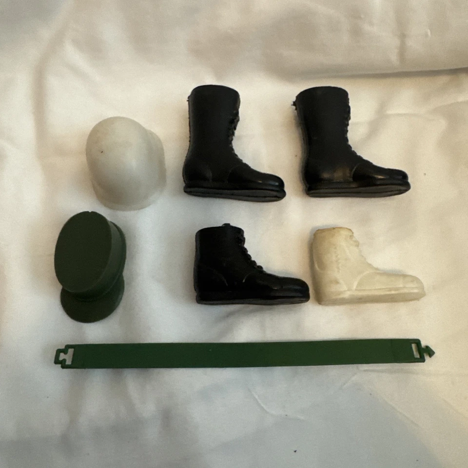 复古 20 世纪 70 年代 GI Joe Adventurer 靴子、腰带、帽子、杂项 — 第 1/4 张图片