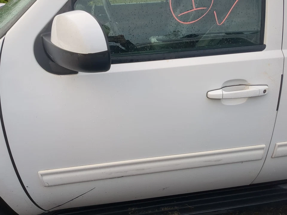 2011-2014 Chevrolet Suburban 1500 Driver Front Door Oem T8ZX3 - Imagem 1 de 1