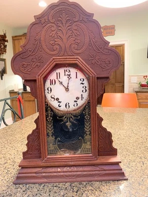 c1880 German Gingerbread WOODEN MANTLE / PARLOR CLOCK w KEY Gilt Pendulum - Image 1 of 4