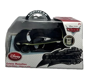 Disney Store Cars Chaser Series Lewis Hamilton veicolo pressofuso brilla nel buio - Foto 1 di 5