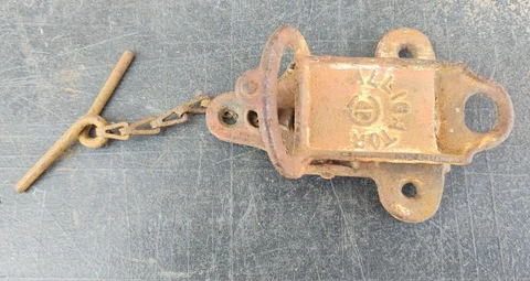 ANTIQUE Cast Iron Alligator Door Latch Barn Or Gate Cover