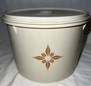 Tupperware Vintage Stacking 7” Canister Ivory W/ Ivory Seal Front Imprint. EVGUC - Picture 1 of 11