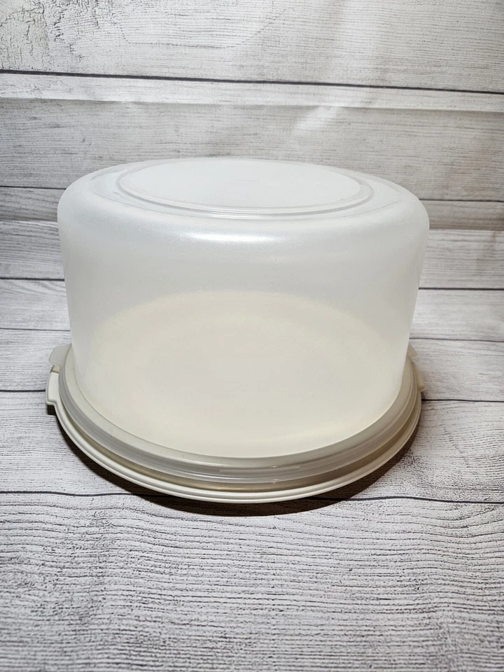 Vtg Rubbermaid Servin' Saver Angel Food Cake Storage Container w/ Snap Lid 0093 - Image 1 of 4