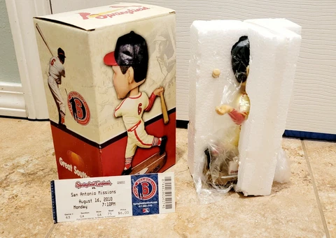 St Louis Cardinals STAN MUSIAL Bobblehead Spfld SGA 8-16-10 HOF Ticket Stub VHTF Cover