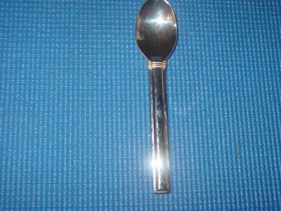 MIKASA DECO LASLO 1 CUCHARA SOPERA INOXIDABLE 18 8 ORO ACENTO CUBIERTOS JAPÓN MODERNO Foto 1 de 2