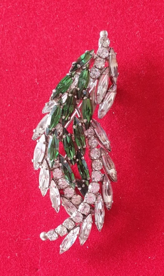 VINTAGE BROSCHE - SILBER STRASS GRÜN FLUSSGEFLECHT - Bild 1 von 2