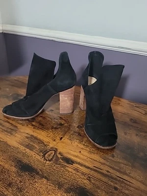 Bota Kristin Cavallari Chinese Laundry Peep Toe tamanho: 7.5 / 38 camurça preta - Imagem 1 de 4