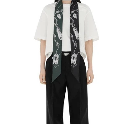 Bufanda de seda con estampado gráfico Burberry nueva con etiquetas Foto 1 de 4