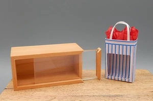 Vintage OOAK Doll's Roombox & Gift Bag Diorama Dollhouse Miniature 1:12 - Picture 1 of 12