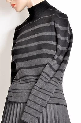 Suéter/top DANA BUCHMAN listrado preto/cinza extrafino lã merrino simulado gola T XS - Imagem 1 de 4