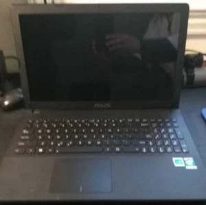 ASUS X551C Laptop PC (FOR PARTS ONLY) no hard drive - Picture 1 of 12