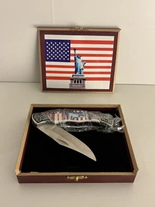 Knife - American Flag statue of Liberty with wood box case *Read - Picture 1 of 7