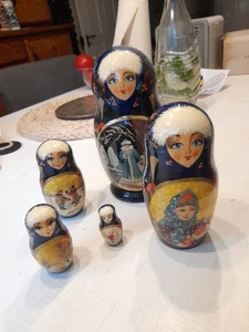Babuschka russische Matrjoschka 5 Puppen Wintermotiv - Bild 1 von 7