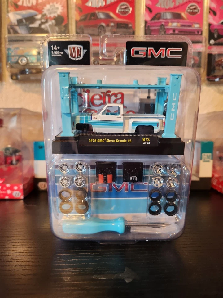 M2 машины белый синий 1976 GMC Sierra Grande 15 масштаб 1/64 модель набор R73 24-32 - Изображение 1 из 1