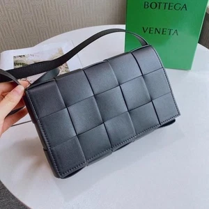 Bottega Veneta Black Leather Shoulder Bag Pre-owned - Picture 1 of 7