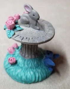 Cottontail Lane Midwest of Cannon Falls Easter  1993 BUNNY SUNDIAL ON STAND 6/9d - Picture 1 of 2