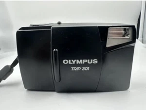 Cámara fotográfica Olympus Trip 301 negra de mano incorporada para apuntar y disparar 35 mm - Imagen 1 de 8
