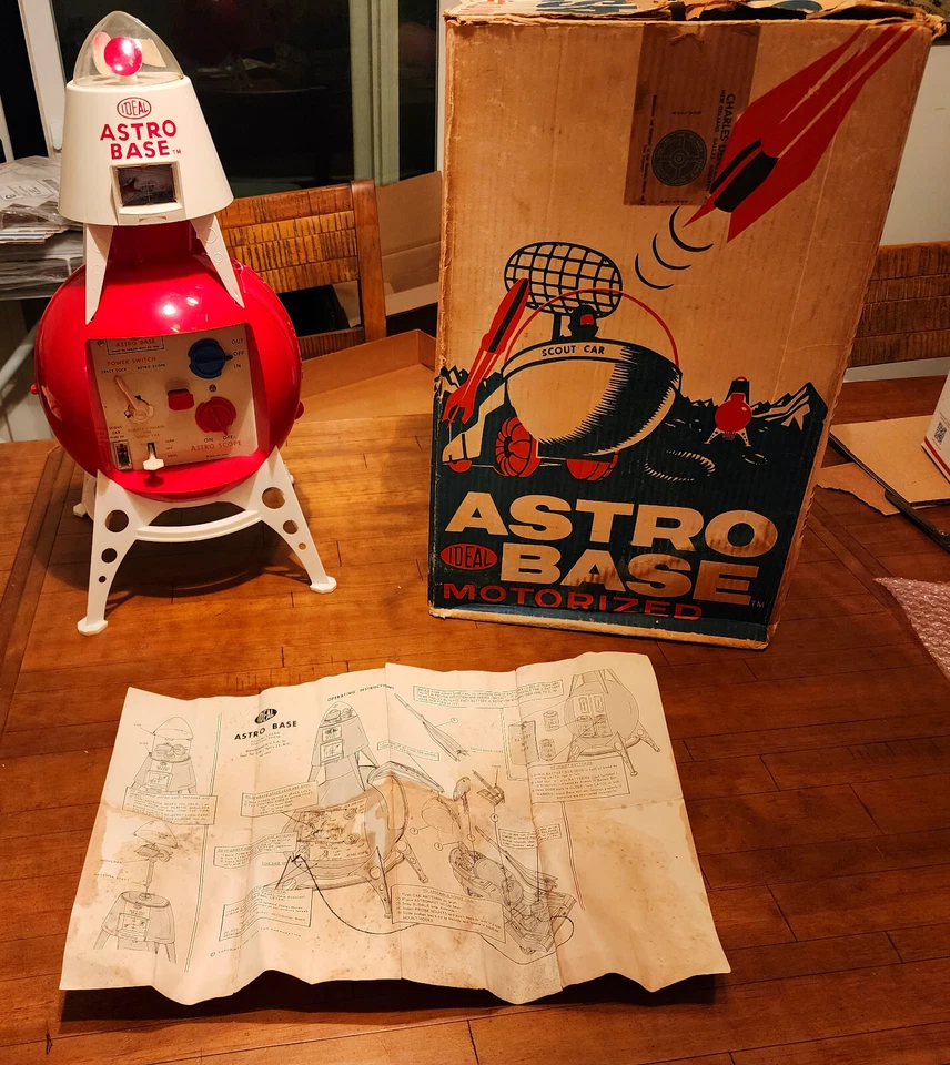 Ideal Toy Corp. 1960 Astro Base juguete espacial motorizado | funcionando (sin coche) Foto 1 de 4