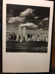 Póster impreso enmarcado NYC 911 Paisaje Manhattan Torres Gemelas 2’x3’ memoria firmada - Imagen 1 de 3