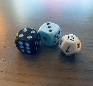 Juego de Tronos Catán | 2 troqueles de seis caras y 1 troquel de doce caras | Piezas oficiales del juego - Imagen 1 de 3