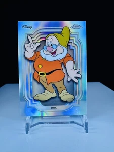 Doc 2024 Topps Cromo Disney Pixar Plata Holo Refractor #8 - Imagen 1 de 3